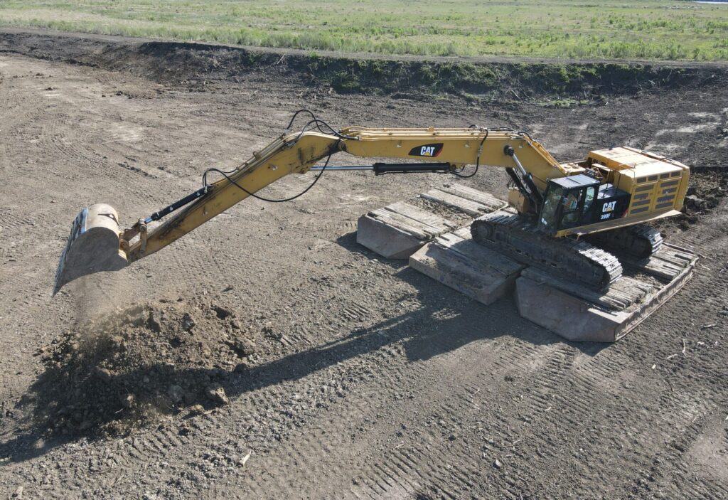 CAT 390 Long Reach