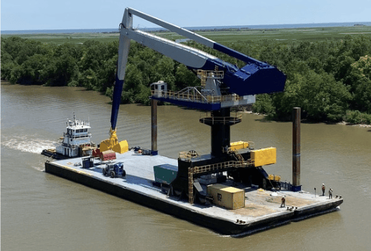 E-Crane Mounted on Barge
